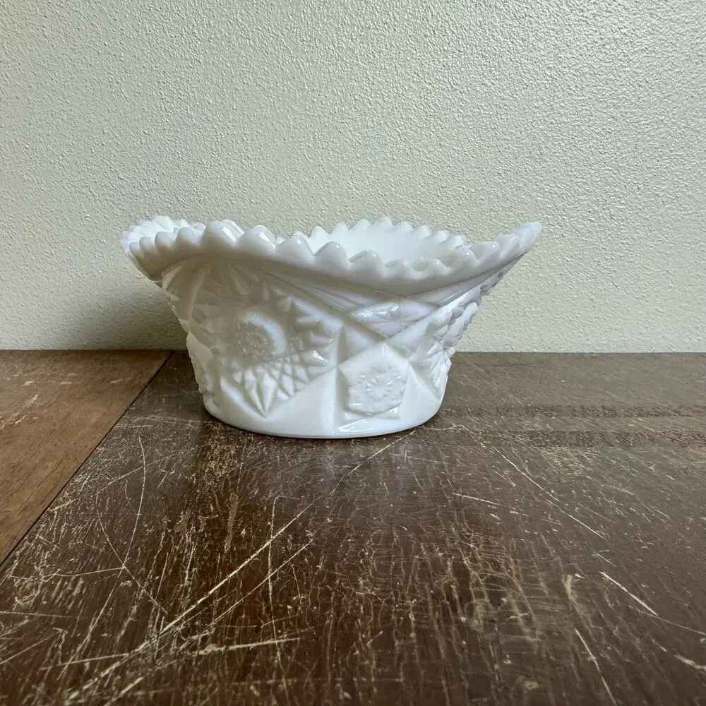 Vintage Milk Glass Sawtooth Square Hobstar‎ Starburst Catch All Candy Bowl